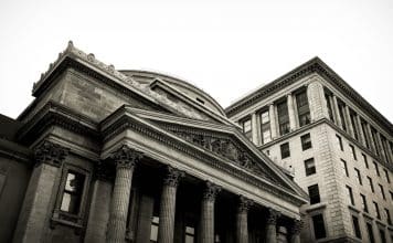 Comment choisir la bonne banque pour votre argent grey concrete building