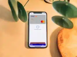 silver samsung galaxys 7 edge