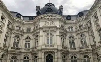 Comment consulter ses comptes direct écureuil en toute simplicité ? white concrete dome building